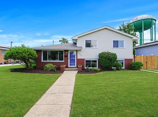 10345 Barnard Dr, Chicago Ridge, IL 60415