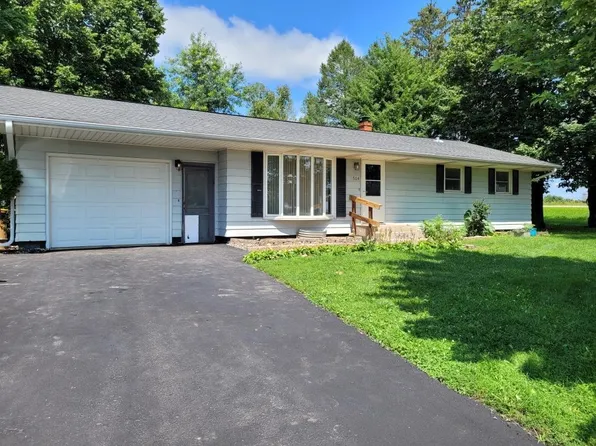 504 W Crosstown Rd, Ellsworth, WI 54011