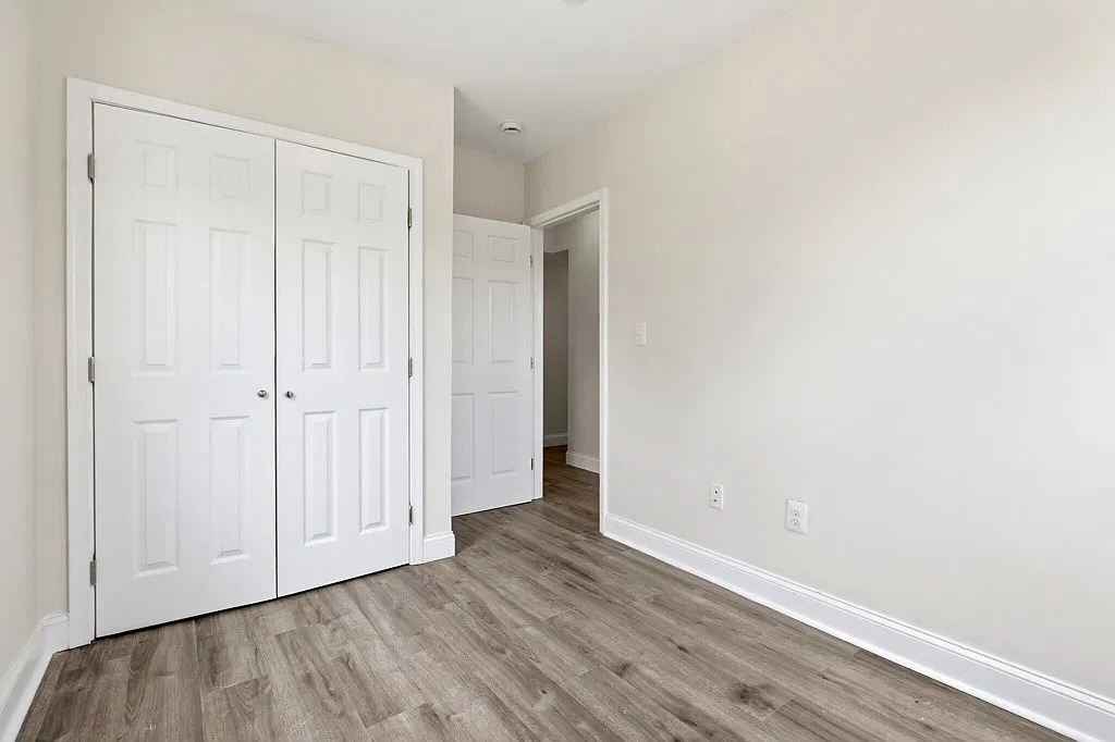 4230 6th St SE — Photo 3