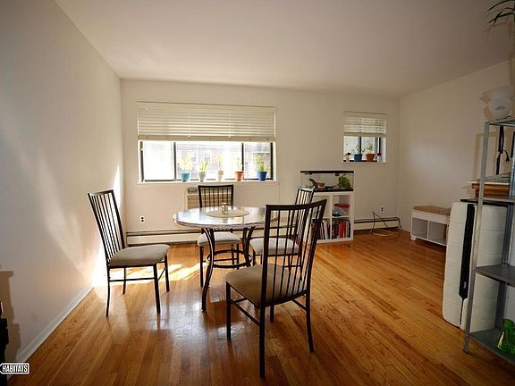 2nd image of 2717 Newtown Ave #2