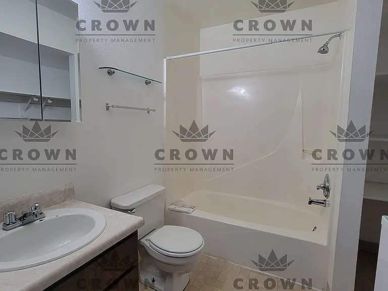 301 Western Hills Blvd #D — Photo 4