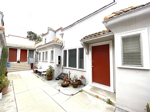 1122 N Gardner St #2 Photo 1