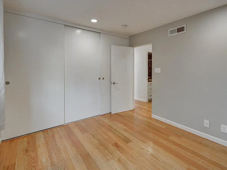 207 Valencia Dr — Photo 20