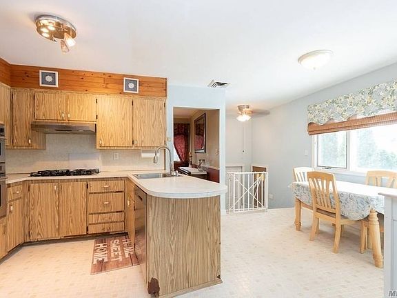 5th image of 1155 Barnes St