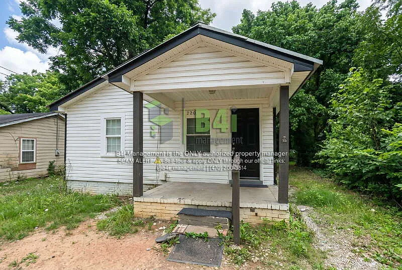 220 E Render St