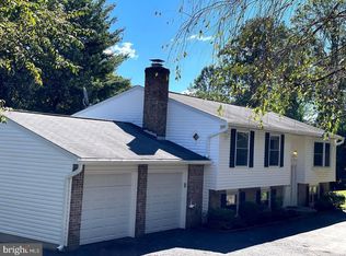 1115 Riva Ridge Dr, Great Falls, VA 22066
