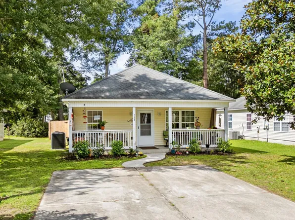 305 Woodrow St., Tabor City, NC 28463