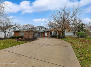6240 W 93rd St, Oak Lawn, IL 60453