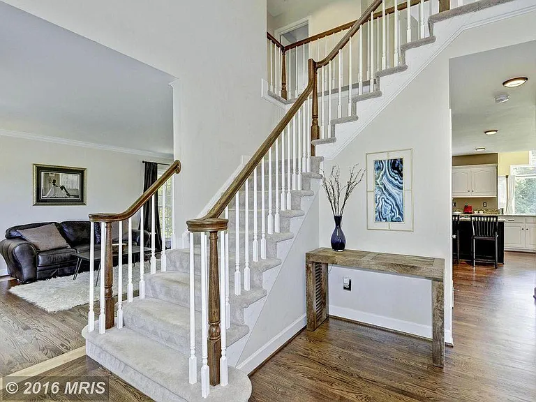 17533 Applewood Ln — Photo 2