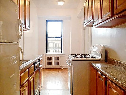 4th image of 37 W 72nd St APT 6B