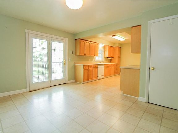 3rd image of 42851 Haven Dr