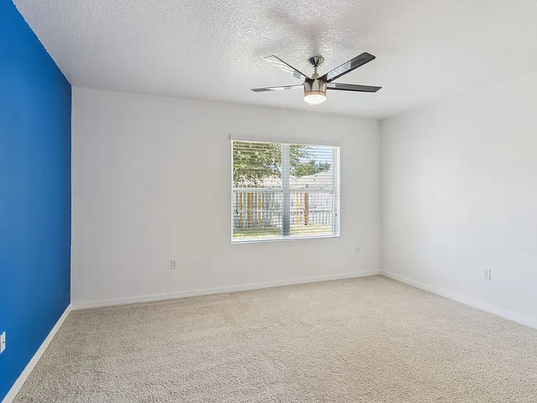 4257 Roberta Dr — Photo 11