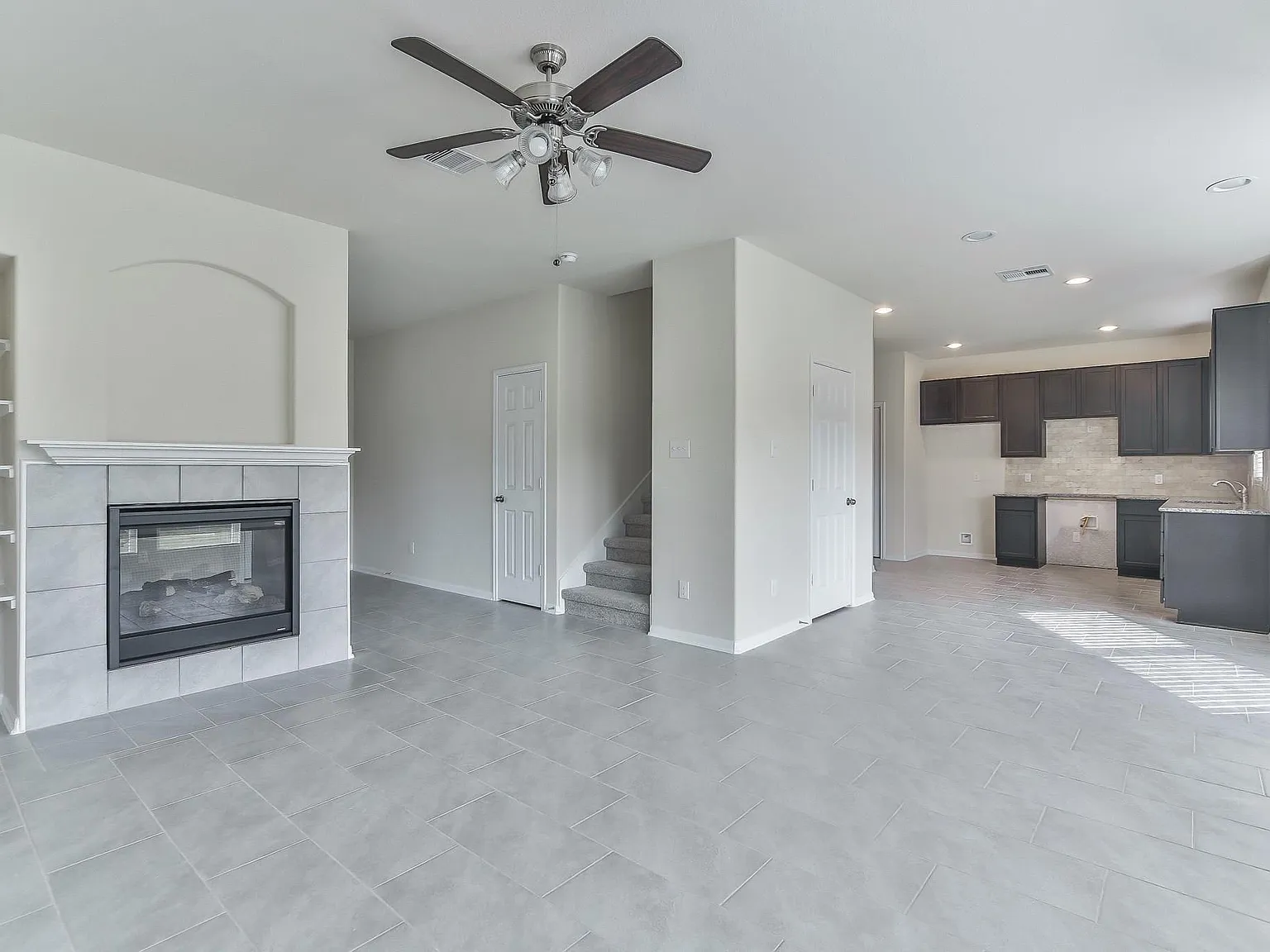 4 bed, 2.5 bath, 1975 sqft, $2,250 — Photo 4