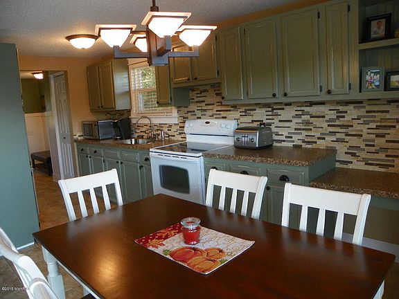 4th image of 8620 Vista Dr