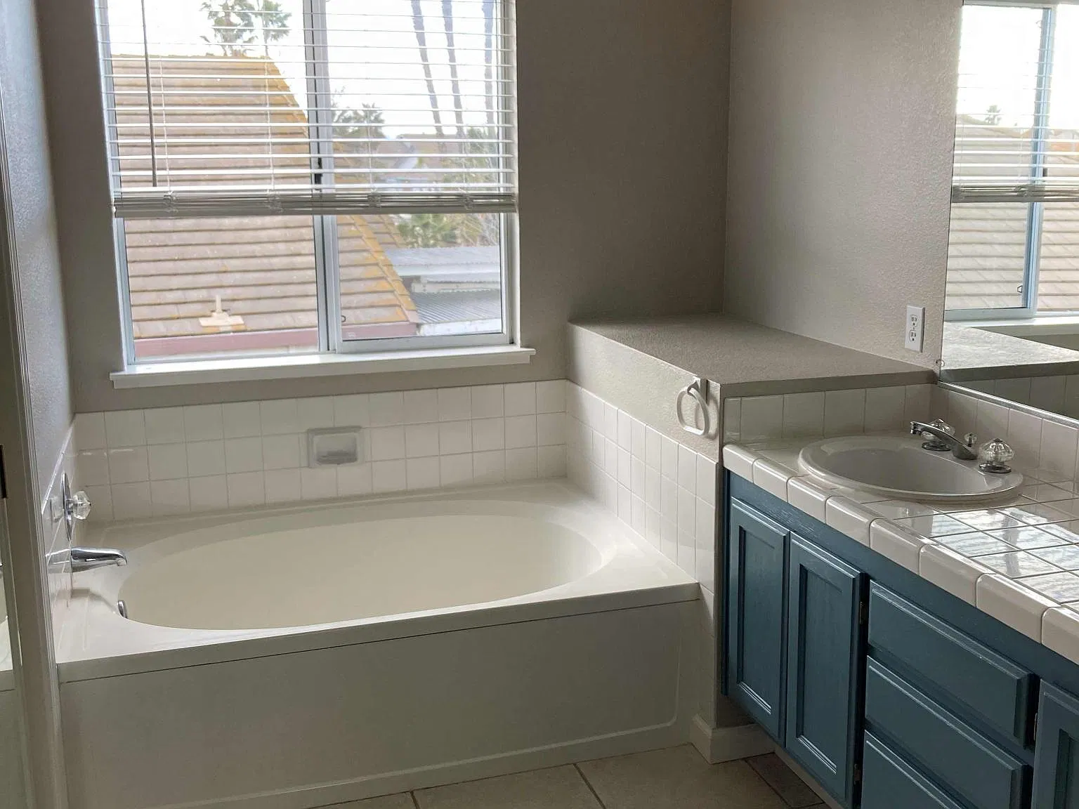 3 bed, 2.5 bath, 1990 sqft, $3,450 — Photo 4