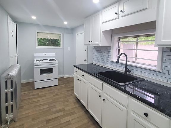 2nd image of 6019 Larchwood Ave