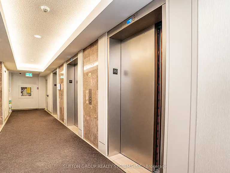 20 Cherrytree Dr #802 — Photo 7