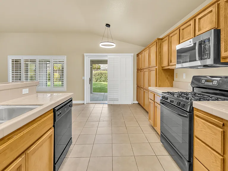 8795 Monterey Oaks Dr — Photo 26