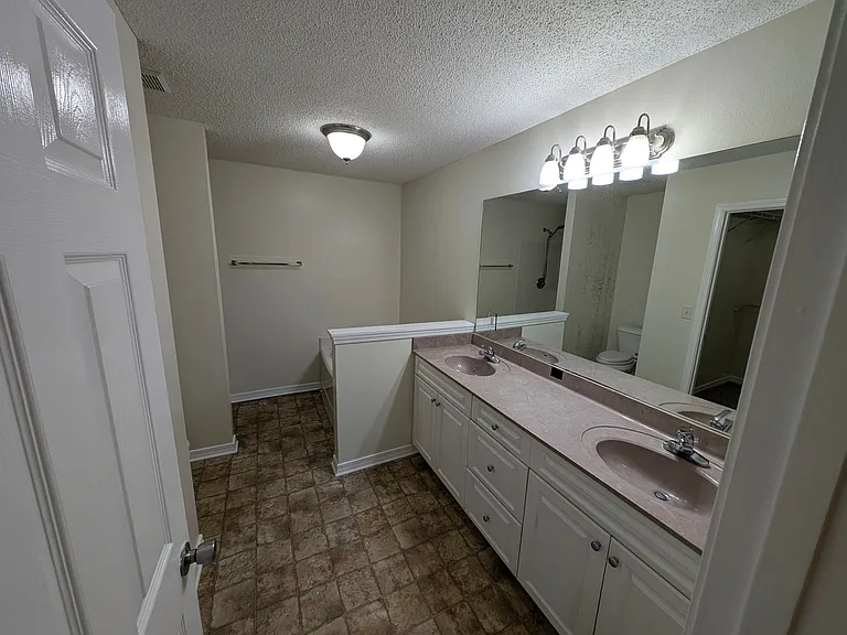223 Tiffot Ct — Photo 11