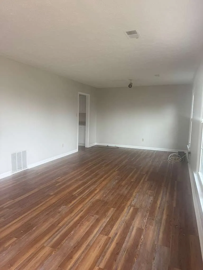 Building Photo - 402 Macadam Dr