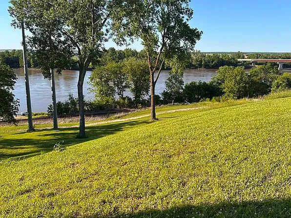 110 Old Bridge St, Waverly, MO 64096