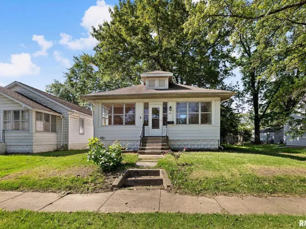 515 E Calumet St, Centralia, IL 62801