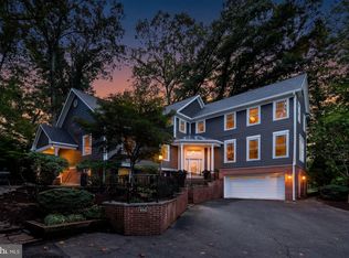 9945 Woodrow St, Vienna, VA 22181