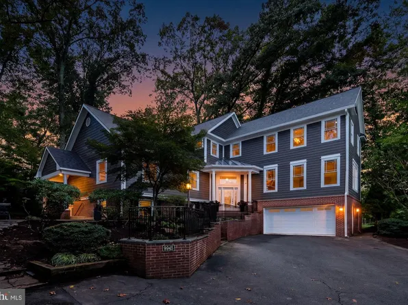 9945 Woodrow St, Vienna, VA 22181
