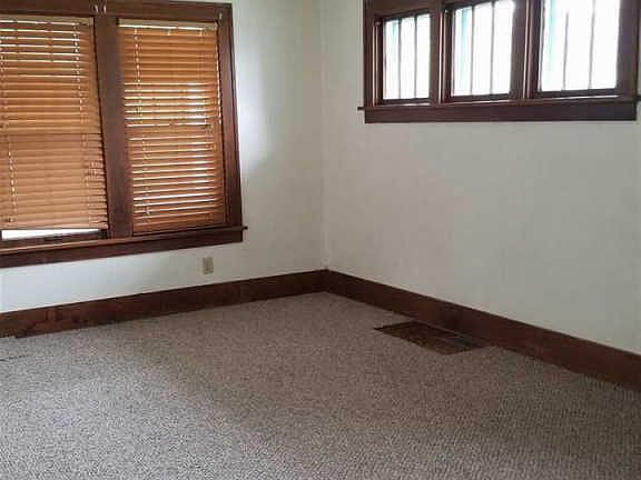 3rd image of 912 31st St