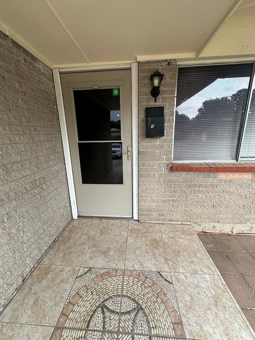 4 Bed, 3 Bath 1 Car Garage — Photo 4