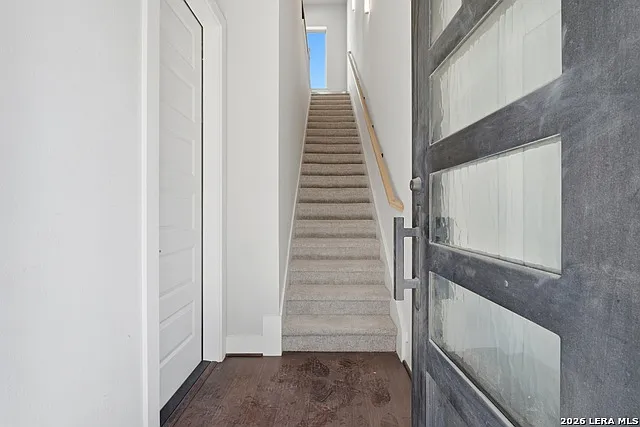 3 bed, 2.5 bath, 1616 sqft, $2,800 — Photo 4