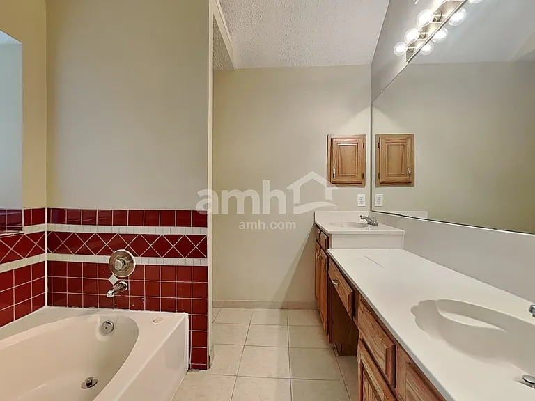2717 Primrose Ln — Photo 15