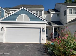 4038 Somerset Ct, Milford, PA 18337