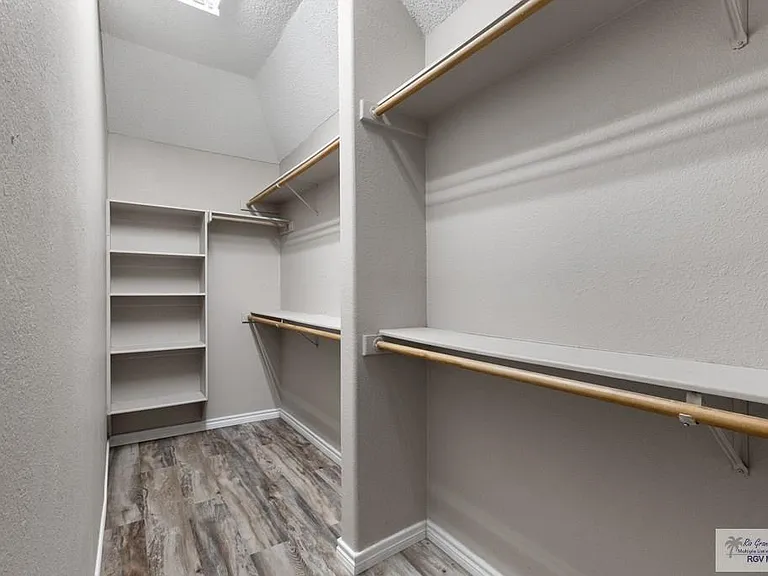 2784 Woodside — Photo 26