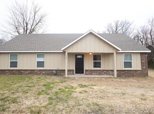 702 SE 10th St, Wagoner, OK 74467