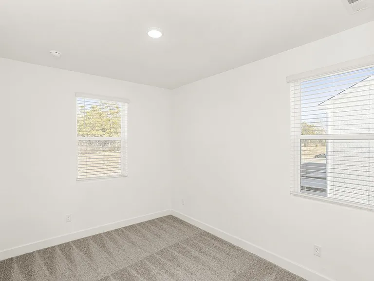 320 Lynwood Station Blvd — Photo 17