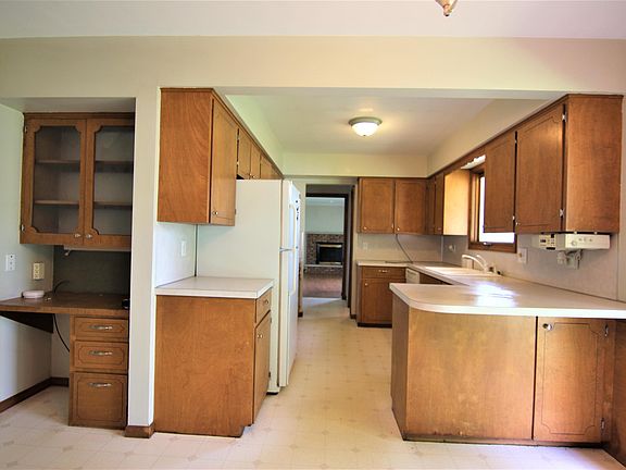 3rd image of 2423 Floral Dr