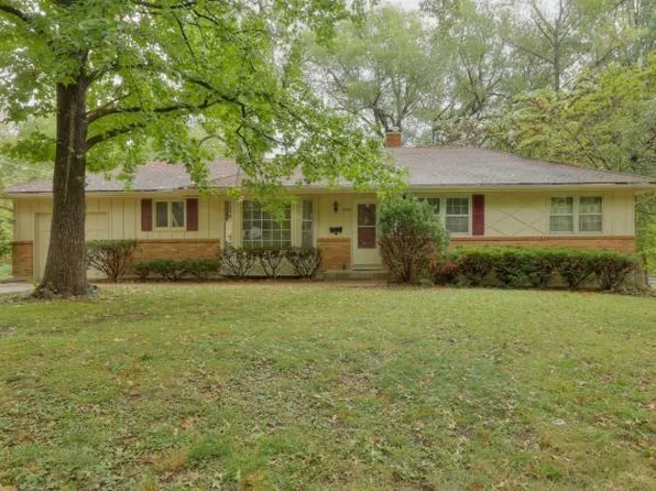 6111 Melrose Ln, Shawnee, KS 66203