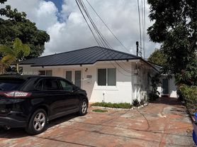 1025 SW 12th St, Miami, FL