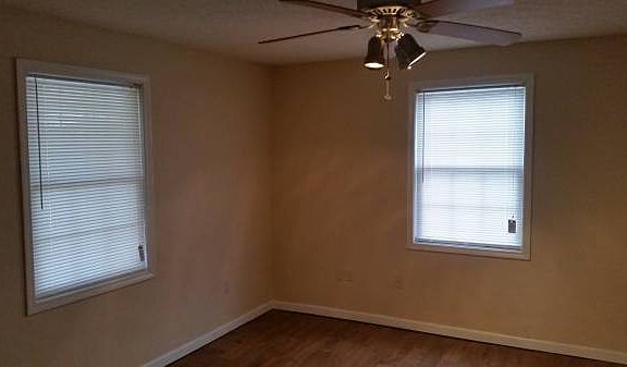 3rd image of 253 Eastwood Dr