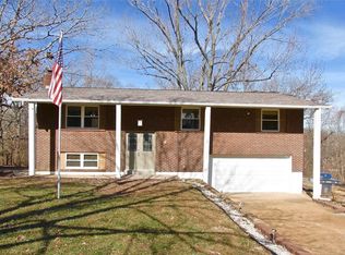 5733 Glen Dr, High Ridge, MO 63049