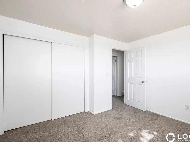 4247 S 2450 W — Photo 11