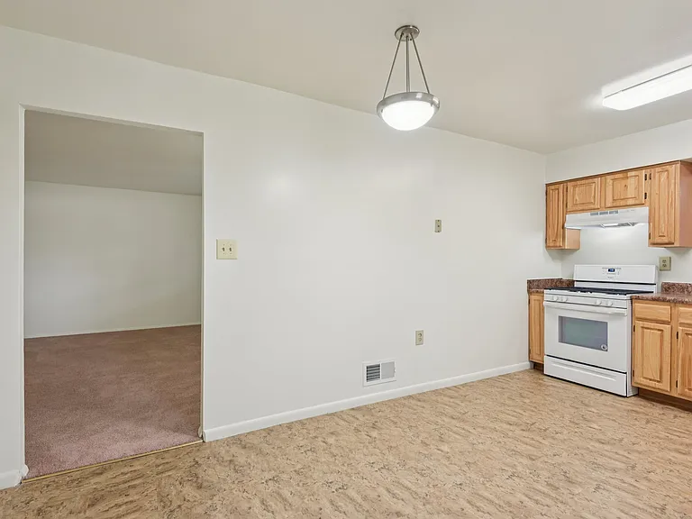 Howard Hills Rental Townhomes and Duplexes — Photo 125