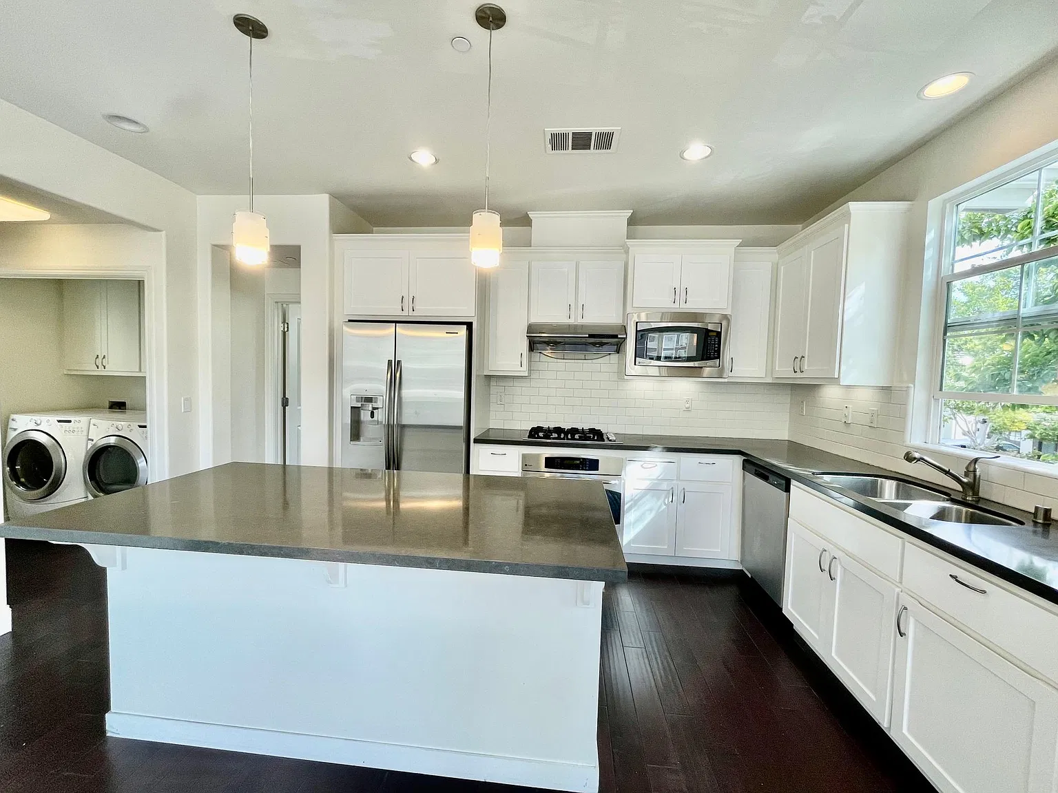 4 bed, 1917 sqft, $4,500 — Photo 4