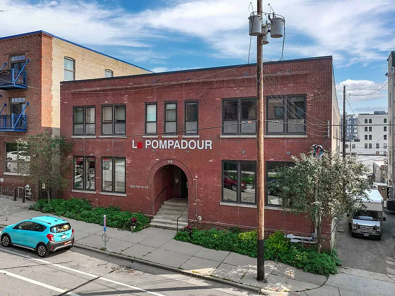 La Pompadour Apartments — Photo 39