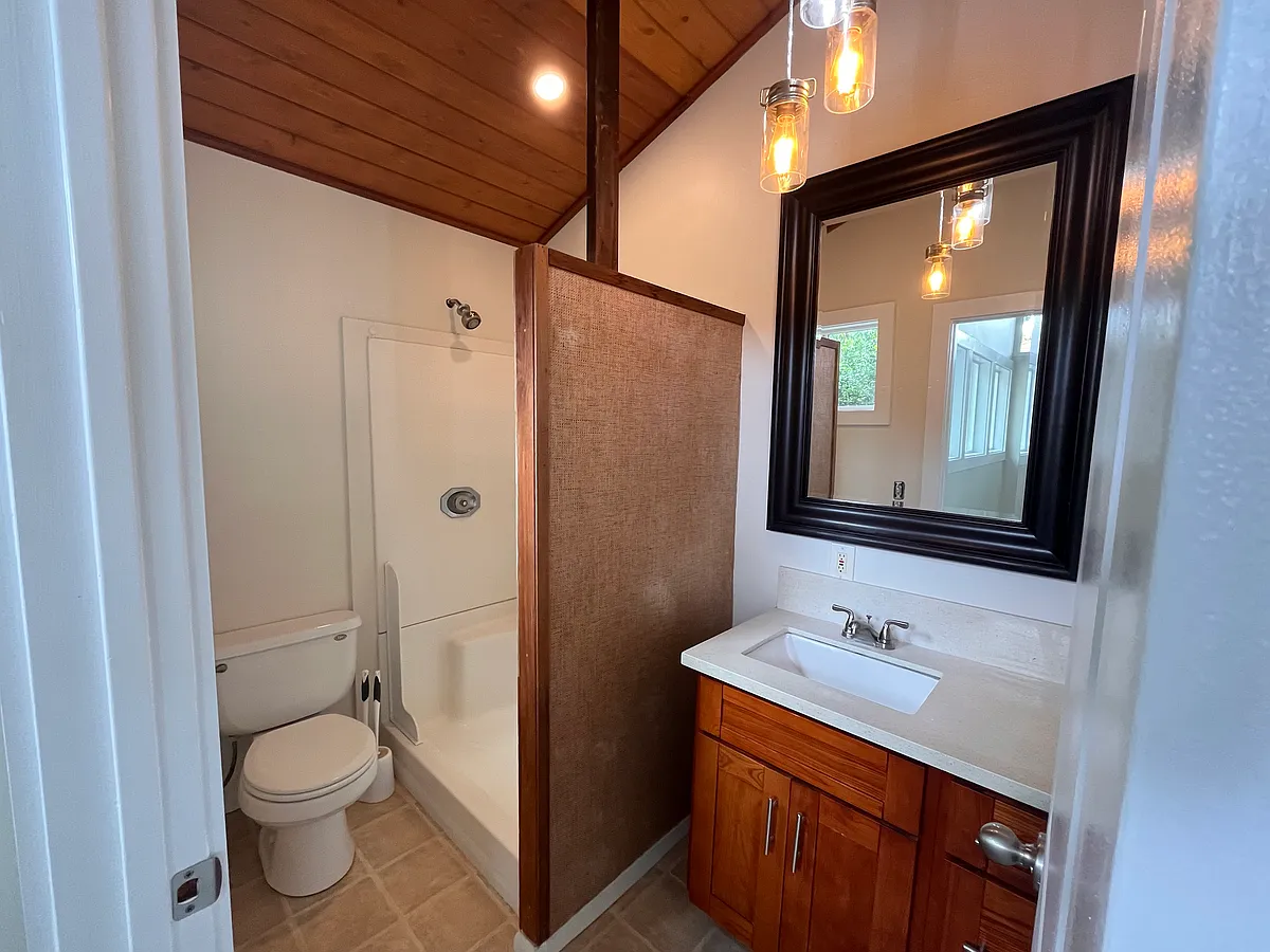 Building Photo - 1245 Aalapapa Dr #STUDIO