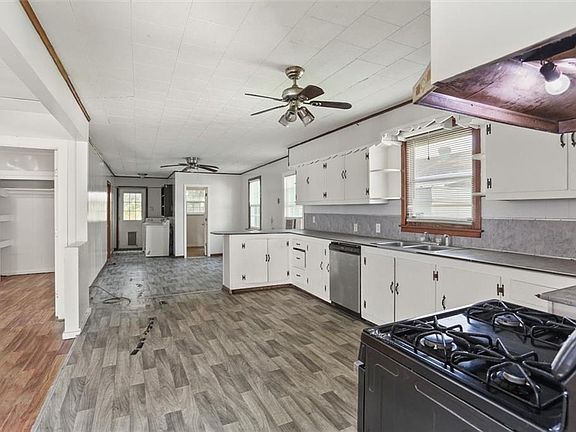 4th image of 913 West Dr