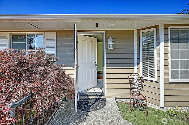 4th image of 740 Commodore Lane