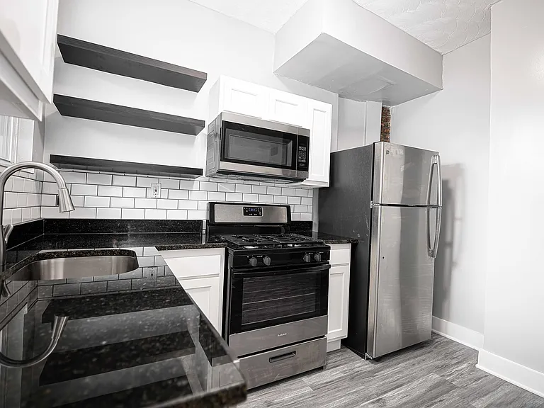 1832 Harlem Ave — Photo 7