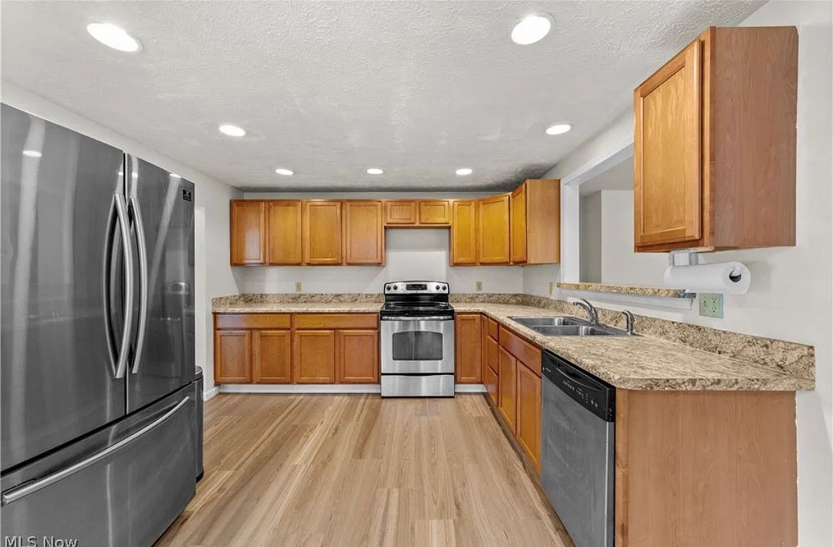 4 bed, 1520 sqft, $2,450 — Photo 2
